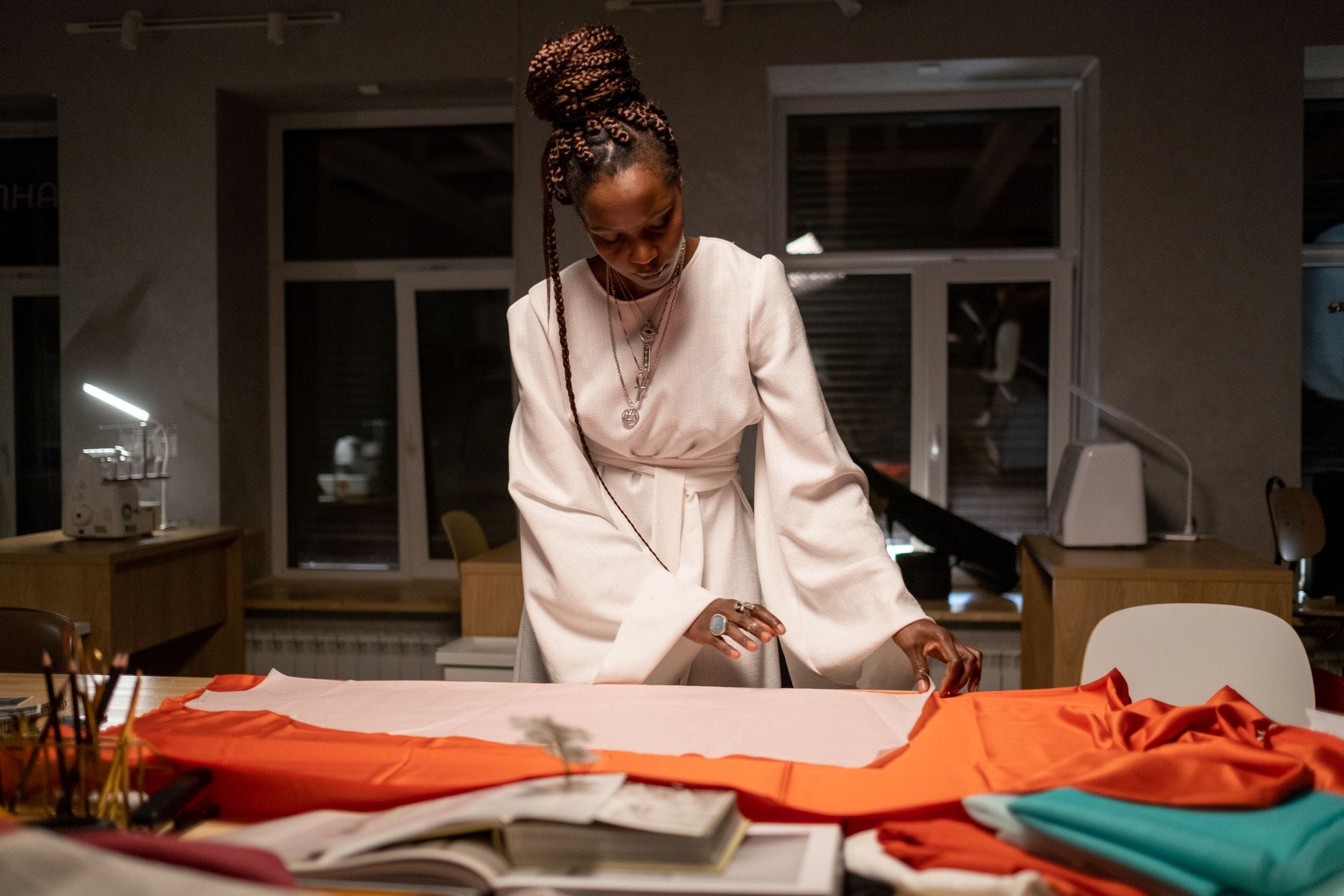 Hand finishing applied to a garment in an atelier